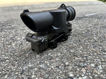 二手 L85步槍專用瞄具 四倍海螺 售價2000元