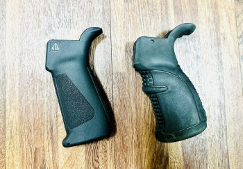 UTG Ultra Slim 後握把(真品 for AR GBB) & FAB AGR-43 GBB 後握把(復刻品for AR GBB)