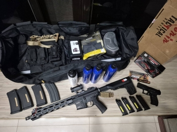 已售出。降價售全部8500元 KWA RONIN T10 1槍四匣含瞄具+VFC PPQ 1槍四匣+其他一起送