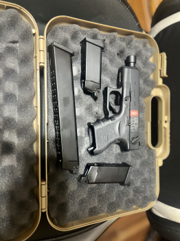 【WE】G26 修改過槍管hub+一個G26彈匣跟一個加長彈匣+槍箱