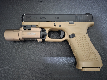 vfc g19x 法軍版 一槍一匣+槍燈$2200