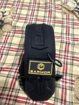 多地形迷彩服3xl及抗躁耳機(無線電功能)