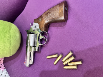 史密斯威爾森 M29 左輪手槍