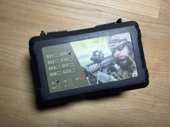 沼澤鹿 558 復刻版內紅點