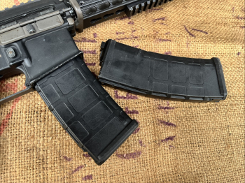 二手 WE M4 P-MAG V2 瓦斯彈匣 ACR PMAG GBB 彈夾 黑色 V3好像也通用 原價950下殺售650 一個