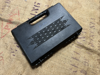 二手 手槍槍箱 售價250元 能裝兩把手槍(只有賣槍箱不含內部手槍) 