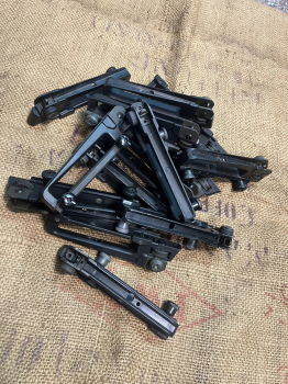 出清價 !!!!!! 二手M4 提把不是全金屬 售價85元 一個 隨機出貨