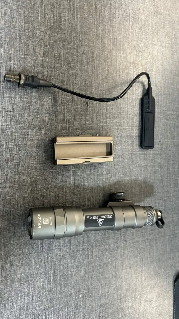 二手復刻 SureFire 槍燈