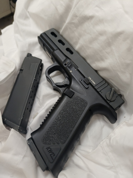 Kwc g18 co2 1槍2彈夾