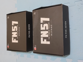 模立方 FN57反吹拋殼玩具 黑沙色2槍4匣 模立方 FN57反吹拋殼玩具 黑沙色2槍4匣