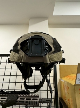 Wendy 2.0 戰術頭盔+m32抗噪耳機 (含全新未使用溫蒂盔內襯) Wendy 2.0 戰術頭盔+m32抗噪耳機 (含全新未使用溫蒂盔內襯)