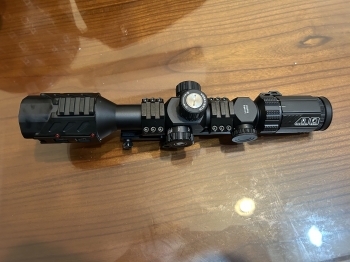 DISCOVERY HS 4-16X44SFIR FFP (含一體式鏡座)9.9成新 DISCOVERY HS 4-16X44SFIR FFP (含一體式鏡座)9.9成新