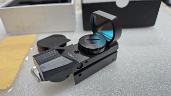 <近全新> 虹膜 紅點 快瞄鏡 四種分化切換 11段亮度調整 上下左右可調 <近全新> 虹膜 紅點 快瞄鏡 四種分化切換 11段亮度調整 上下左右可調