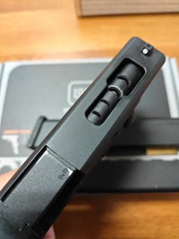 自取再送3罐恐龍含矽油12KG瓦斯~~ 售4200! VFC GLOCK G18C 授權 單連發 GBB + X300UB槍燈,一槍兩匣 送槍盒 自取再送3罐恐龍含矽油12KG瓦斯~~ 售4200! VFC GLOCK G18C 授權 單連發 GBB + X300UB槍燈,一槍兩匣 送槍盒