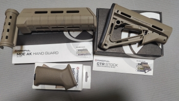 真品Magpul CTR沙/MOE AK握把沙/MOE AK護木沙/Zhukov AK護木黑 真品Magpul CTR沙/MOE AK握把沙/MOE AK護木沙/Zhukov AK護木黑