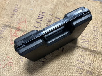 二手 手槍槍箱 售價250元 能裝兩把手槍(只有賣槍箱不含內部手槍) 二手 手槍槍箱 售價250元 能裝兩把手槍(只有賣槍箱不含內部手槍)