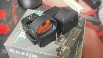 9.9成新 4折以下出 真品Vortex Razor red dot 6moa 9.9成新 4折以下出 真品Vortex Razor red dot 6moa