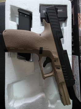 kj kp13(g17變種)一槍兩匣$1500 很新 槍太多便宜拋售 kj kp13(g17變種)一槍兩匣$1500 很新 槍太多便宜拋售