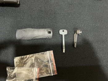 Fm Scar-h 跟 HK45 auto (包含槍袋) Fm Scar-h 跟 HK45 auto (包含槍袋)