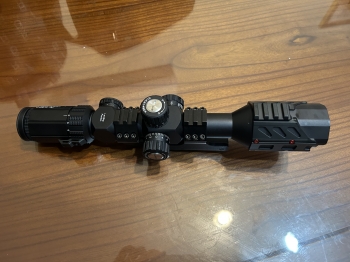 DISCOVERY HS 4-16X44SFIR FFP (含一體式鏡座)9.9成新 DISCOVERY HS 4-16X44SFIR FFP (含一體式鏡座)9.9成新