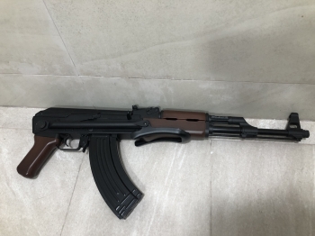 出清 WE M16A1 V2 SRC AK 47 S 出清 WE M16A1 V2 SRC AK 47 S