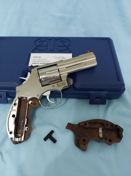 ARES S&W M686 3.5吋 全金屬 胡桃木握把 CO2左輪手槍 刻字版 ARES S&W M686 3.5吋 全金屬 胡桃木握把 CO2左輪手槍 刻字版
