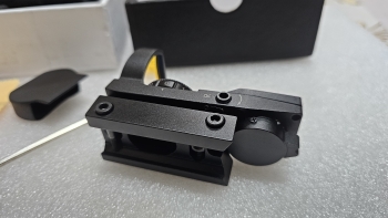 <近全新> 虹膜 紅點 快瞄鏡 四種分化切換 11段亮度調整 上下左右可調 <近全新> 虹膜 紅點 快瞄鏡 四種分化切換 11段亮度調整 上下左右可調