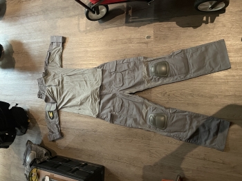 整套裝備合賣 含2套作戰服 大尺碼S、大尺碼M 整套裝備合賣 含2套作戰服 大尺碼S、大尺碼M