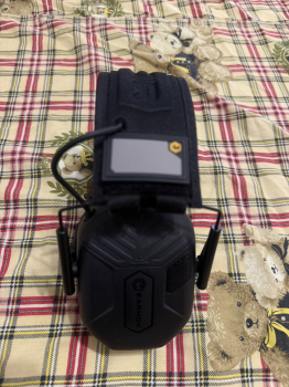 多地形迷彩服3xl及抗躁耳機(無線電功能) 多地形迷彩服3xl及抗躁耳機(無線電功能)