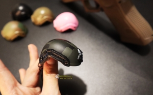 【翔準軍品AOG】迷版 頭盔造型開瓶器 黑/尼/CP/黑CP/粉紅 MICH 2001鑰匙圈 P0507ZN