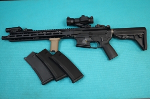 【翔準AOG】《二手槍》9成新 M4 GBB 一槍三匣 含瞄具 握把 槍燈 超值 超划算 全金屬  收藏  愛槍賺到