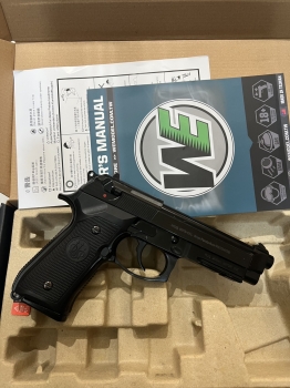 We g18c(售出)We 1911刻字 $1500(售出),We M9刻字有單連發 $1800 翔準軍品生存遊戲BB槍玩具槍推薦AOG ...