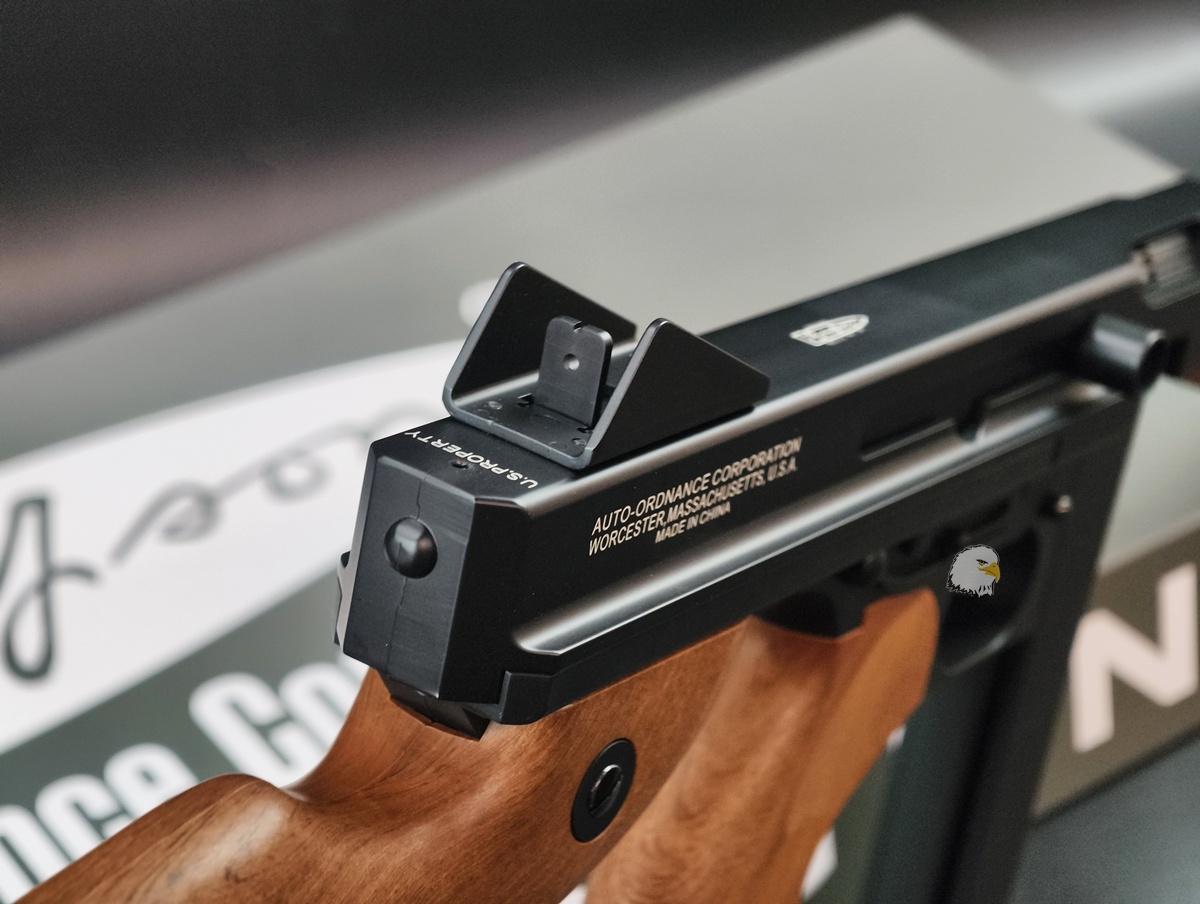 【翔準AOG】CYMA Thompson M1A1 AEG 電動槍附電池 DA-CM.033 Cybergun Thompson Auto-Ordnance授權 【翔準AOG】CYMA Thompson M1A1 AEG 電動槍附電池 DA-CM.033 Cybergun Thompson Auto-Ordnance授權