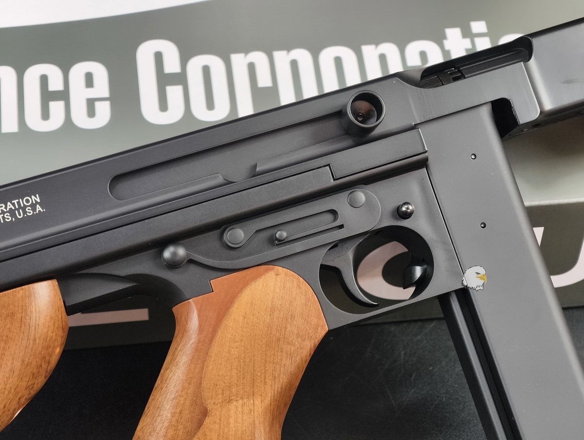 【翔準AOG】CYMA Thompson M1A1 AEG 電動槍附電池 DA-CM.033 Cybergun Thompson Auto-Ordnance授權 【翔準AOG】CYMA Thompson M1A1 AEG 電動槍附電池 DA-CM.033 Cybergun Thompson Auto-Ordnance授權
