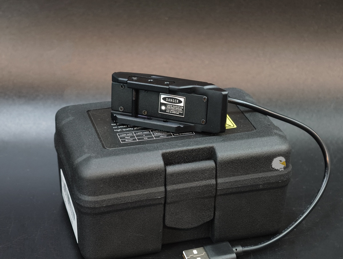 【翔準AOG】長條型 USB 充電式紅光雷射瞄準器 B03012D 紅外線 紅雷射紅點 磁吸充電 瞄準 【翔準AOG】長條型 USB 充電式紅光雷射瞄準器 B03012D 紅外線 紅雷射紅點 磁吸充電 瞄準