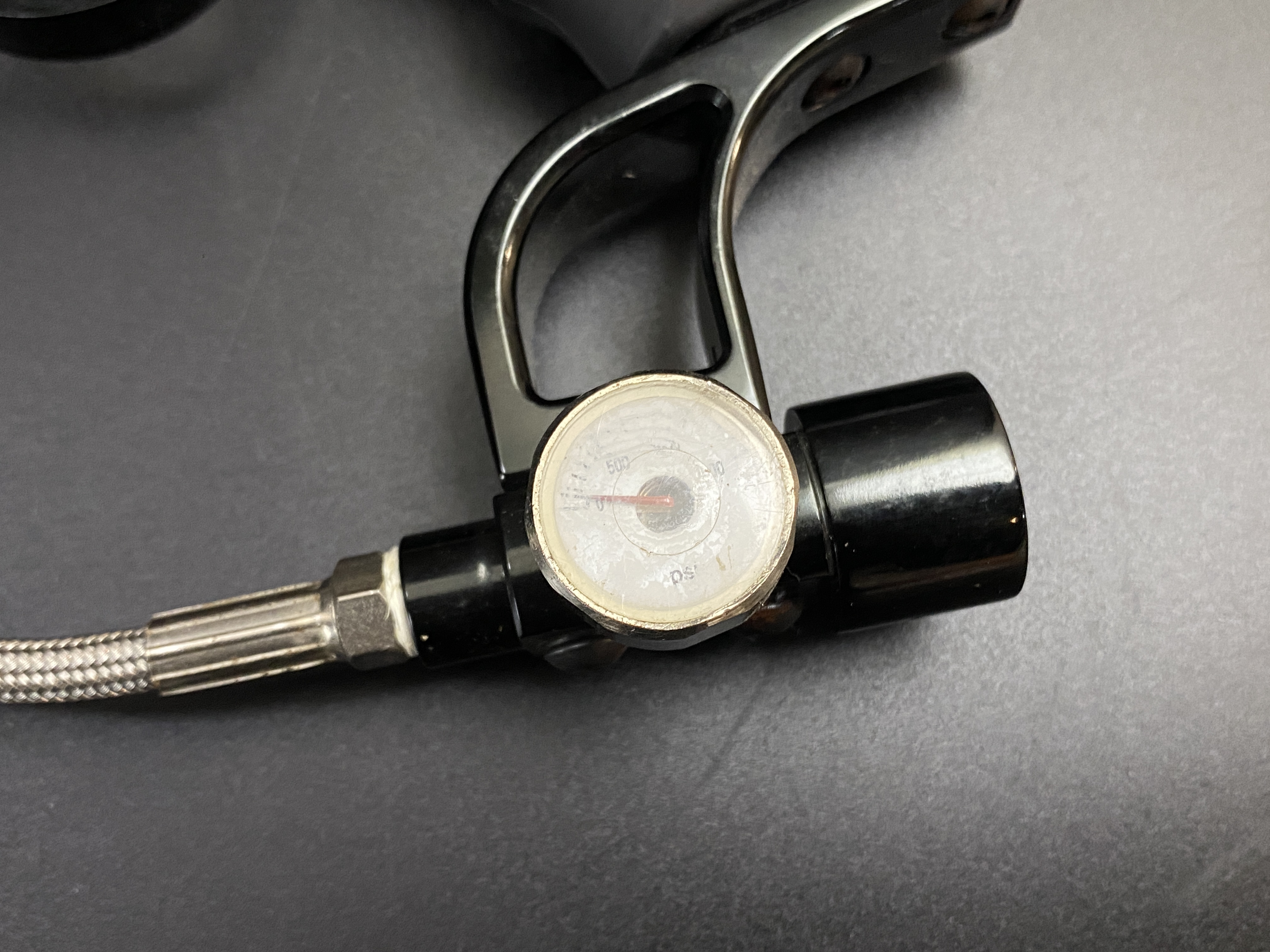 售完為止【翔準AOG】(短)漆彈槍 (銀色隨機)長管式氣動發射器 黑色的機械式半自動漆彈槍殺肉品零件拆料 售完為止【翔準AOG】(短)漆彈槍 (銀色隨機)長管式氣動發射器 黑色的機械式半自動漆彈槍殺肉品零件拆料